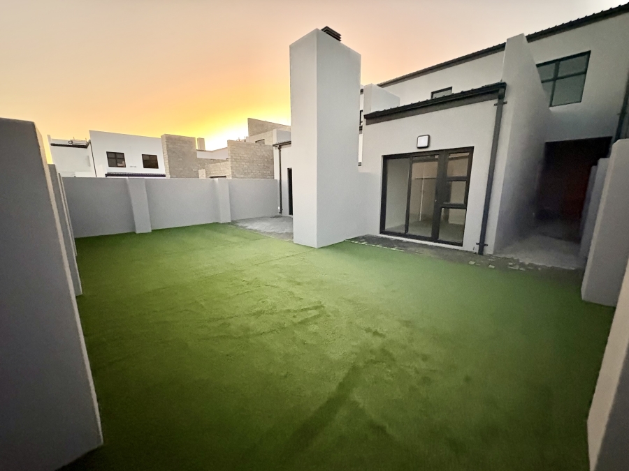 To Let 4 Bedroom Property for Rent in Sandown Western Cape